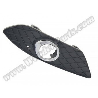 Tampon Izgarası W204 Ön Sağ; Kapalı Sis Far Çerçeveli 2011-13